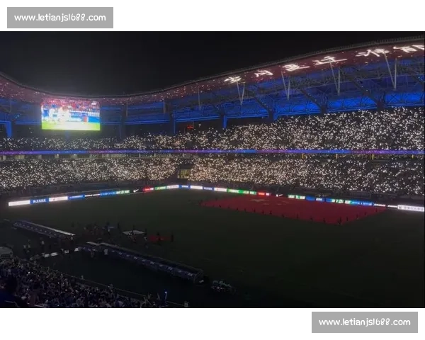 上海德比战前双响炮:神秘嘉宾献唱国歌,八万人球场将现史诗级 TIFO 上海德比战前双响炮:神秘嘉宾献唱国歌,八万人球场将现史诗级 TIFO