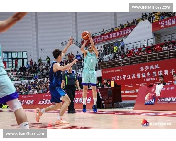 黄健翔坐镇江苏超会玩直击 “南哥之争”!南通 VS 宿迁巅峰对决点燃战火 黄健翔坐镇江苏超会玩直击 “南哥之争”!南通 VS 宿迁巅峰对决点燃战火