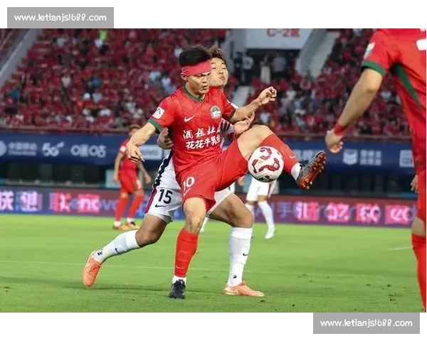 黄紫昌带伤出战创纪录!额眉缝八针仍头球破门 黄紫昌带伤出战创纪录!额眉缝八针仍头球破门