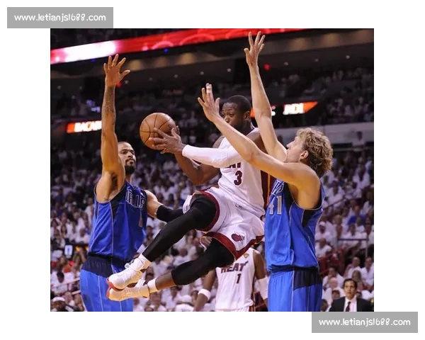 热火与小牛激战正酣篮球直播全程报道精彩瞬间不断